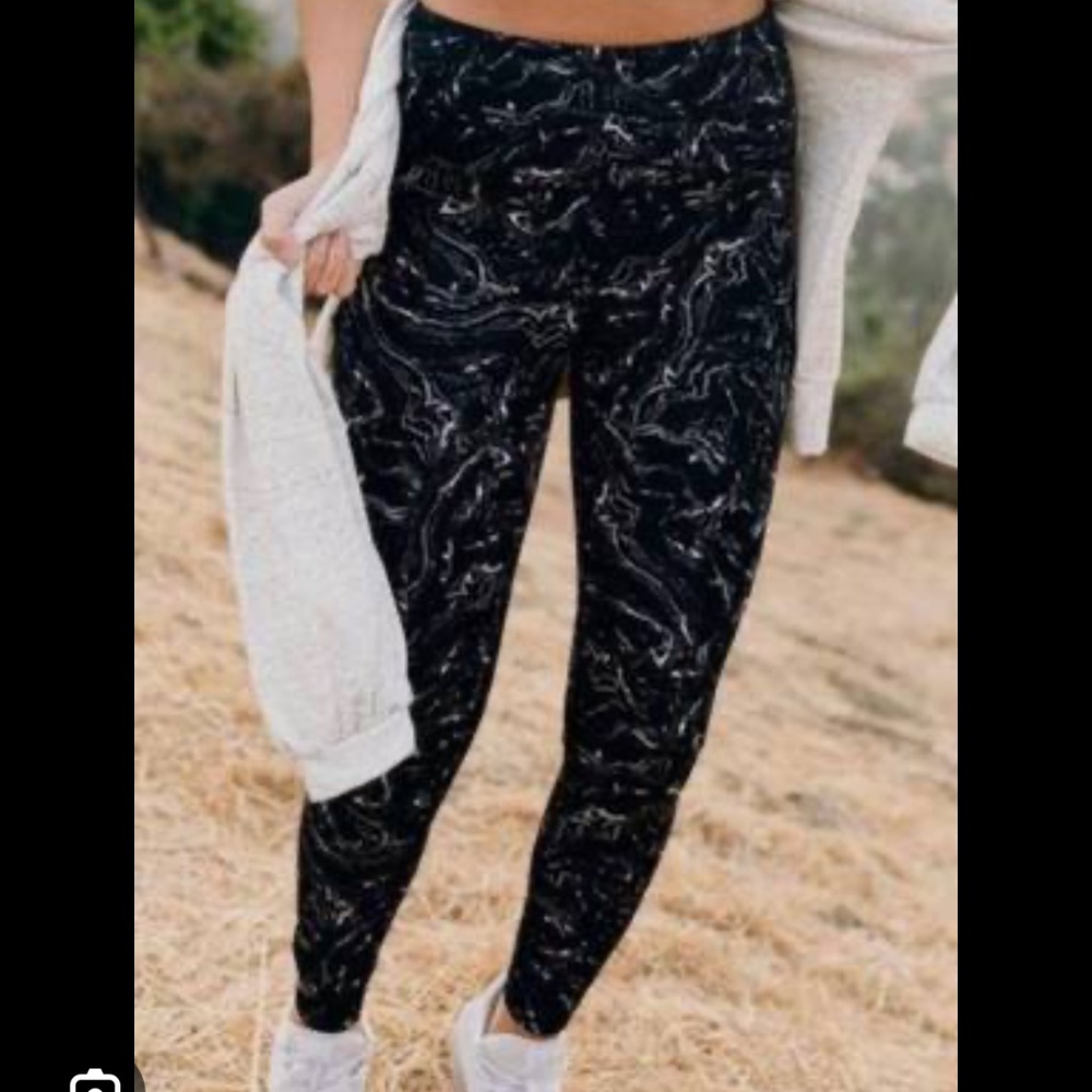 NWOT Carly Jean Los Angeles marble leggings